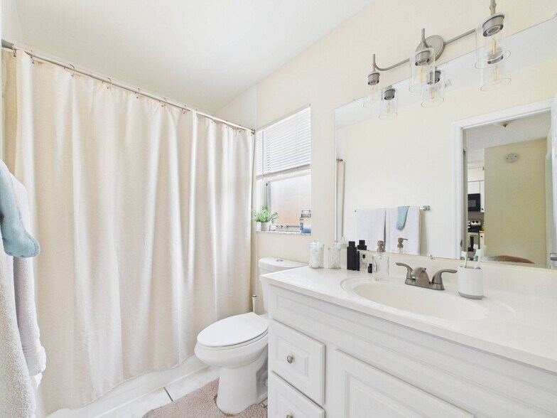 Bathroom - 1411 E 109th Ave