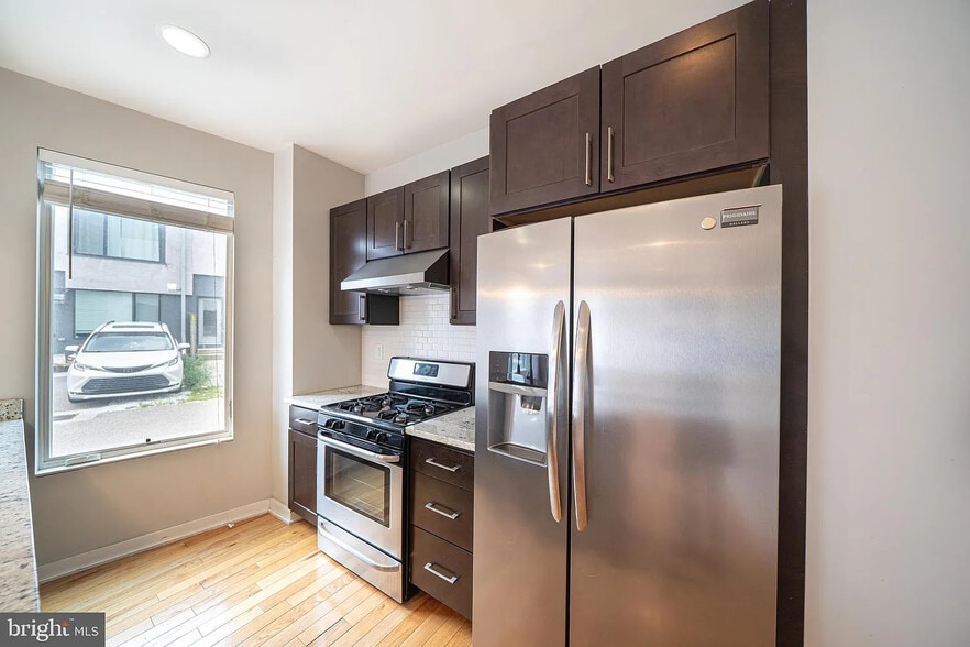 Building Photo - 706 N 7th St