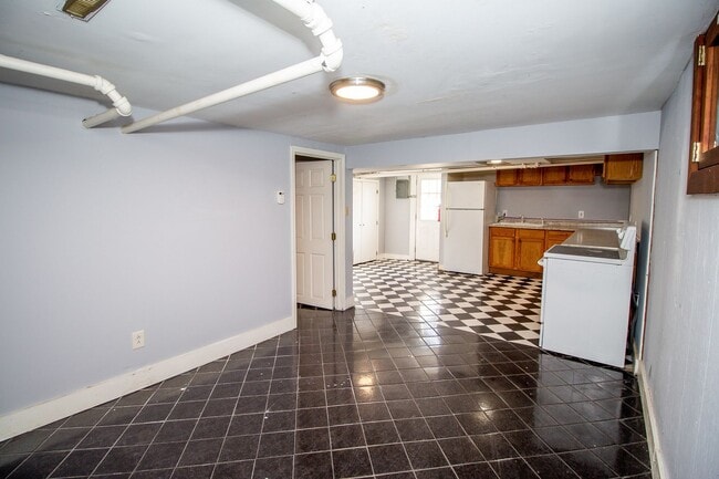 Building Photo - 205 S College Ave