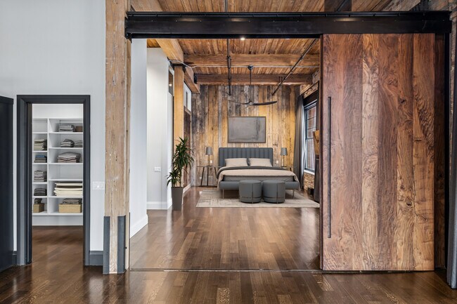 Building Photo - 1000 W Washington Blvd