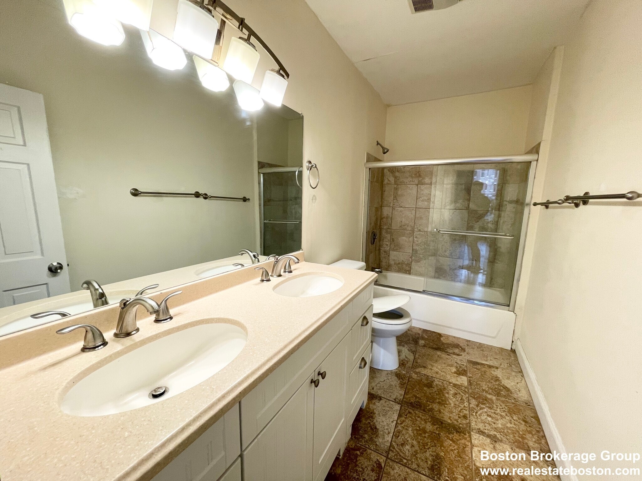 Building Photo - 76 Saint Stephen St