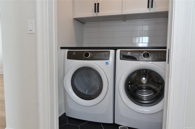 Building Photo - 1 Madison Pl