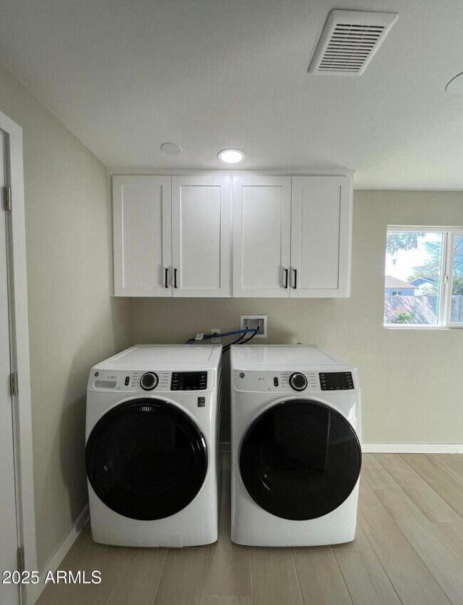 Building Photo - 3839 E Friess Dr