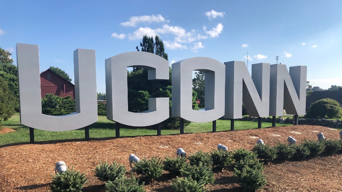 Less than 10 Min./ 3 miles to UCONN Storrs - 237 Pine Lake Dr