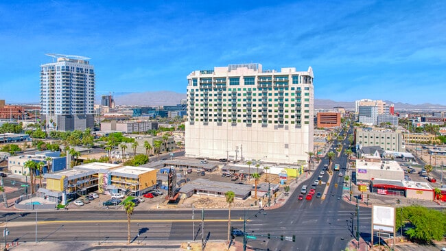 Building Photo - 900 S Las Vegas Blvd