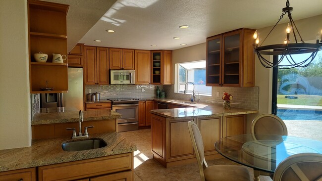 Building Photo - GORGEOUS FURNISHED TEMPE HOME!!