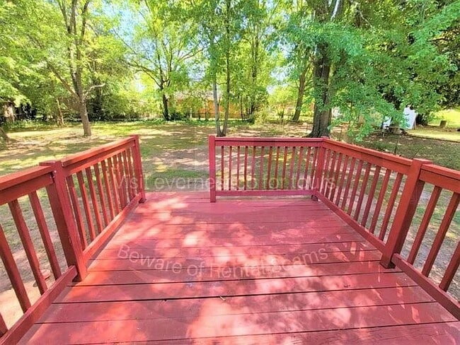 Building Photo - 225 Holly Smith Dr