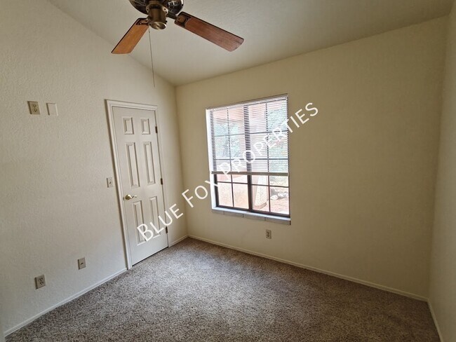 Building Photo - 131 E Horizon Cir