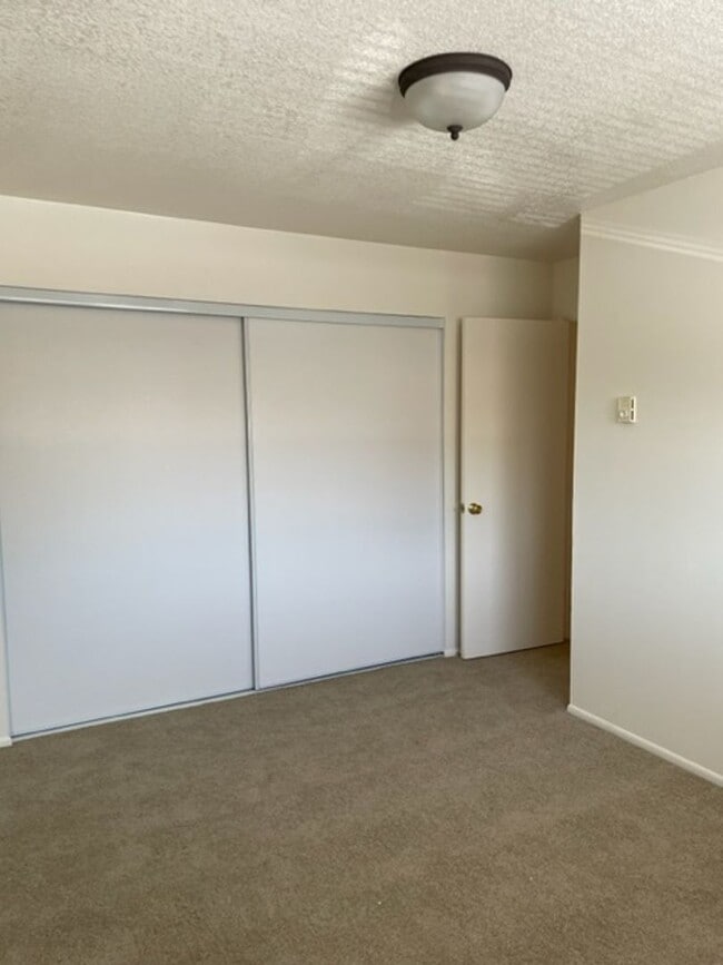 Building Photo - Newly Remodeled Two Bedroom with Washer & Dryer