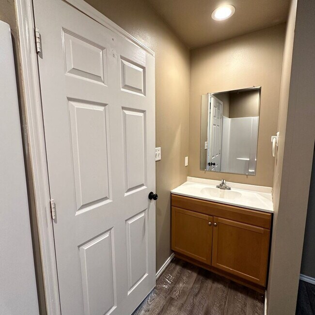 Building Photo - "Charming 3-Bedroom Duplex in Lubbock - Co...