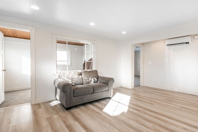 Building Photo - 846 W 100 S