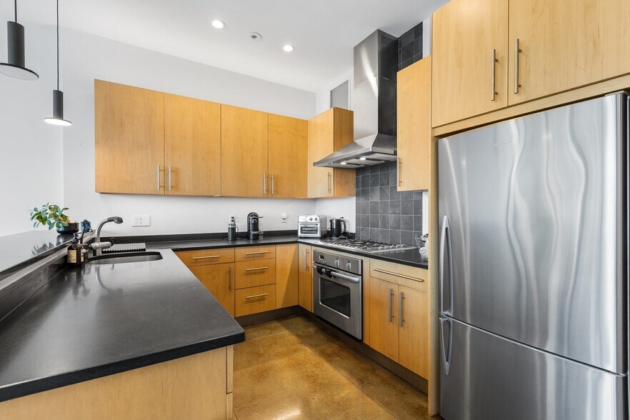 Building Photo - 36 A St