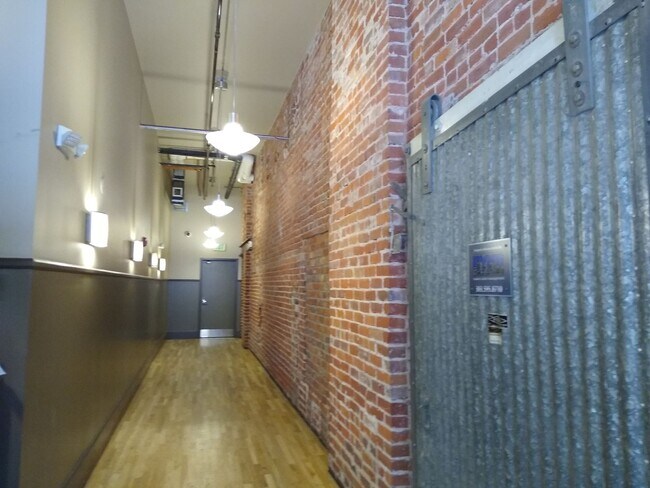 Building Photo - Loft Living At It's Finest In LODO!