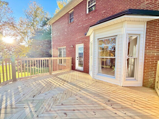 Building Photo - 1402 E Rhett Butler Rd