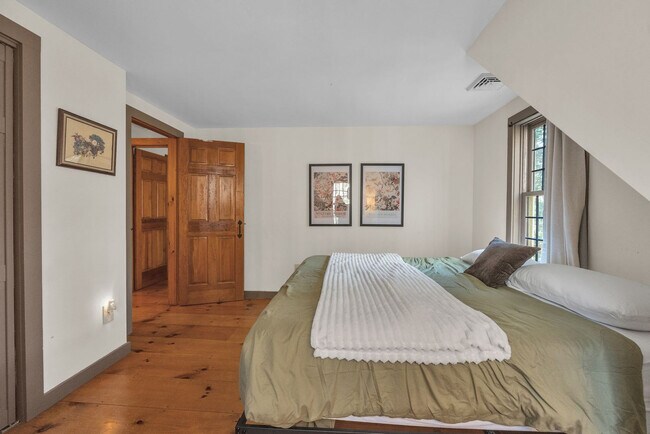 Building Photo - 73 Champeaux Rd