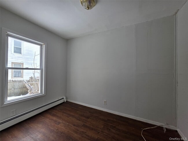 Building Photo - 190 Winnikee Ave