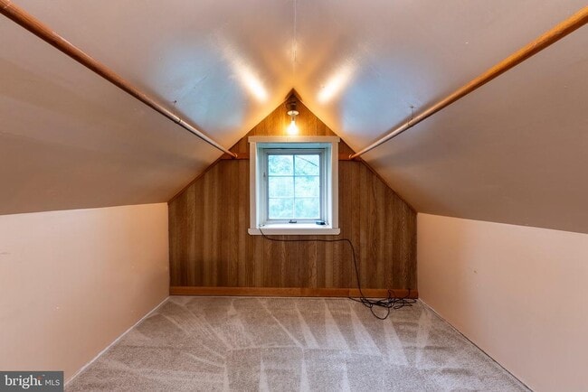 Building Photo - 607 E Wheel Rd