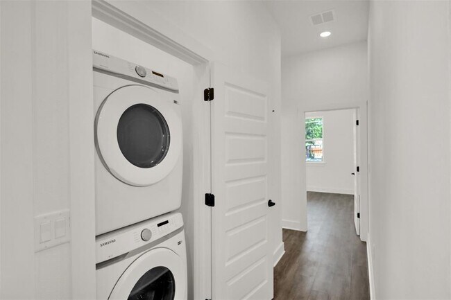 Building Photo - 7603 Carver Ave