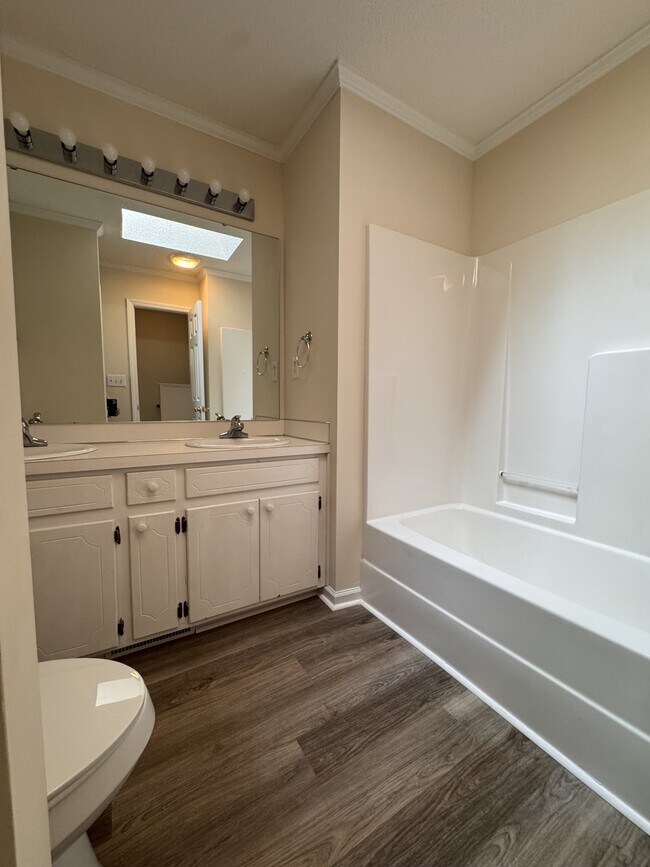 Building Photo - 870 Spring Forest Rd