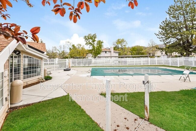 Building Photo - 650 S Main St