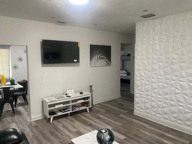 Building Photo - 538 SW 7th St