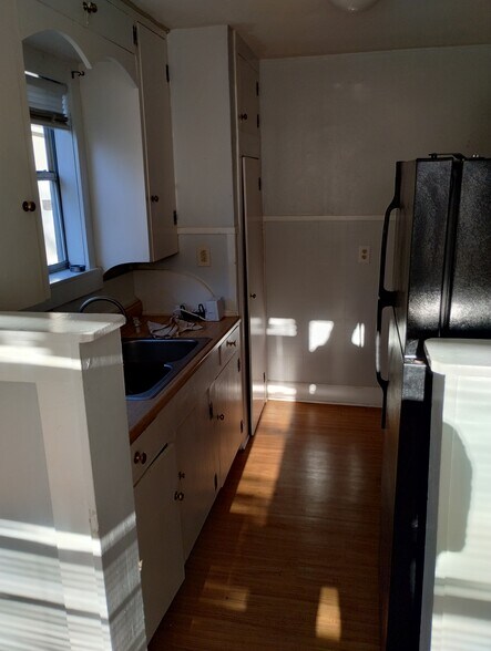 Kitchen - 2211 Echols St