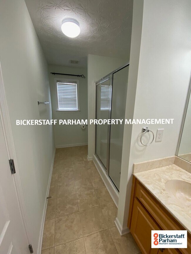 Building Photo - 4613 English Ivy Dr