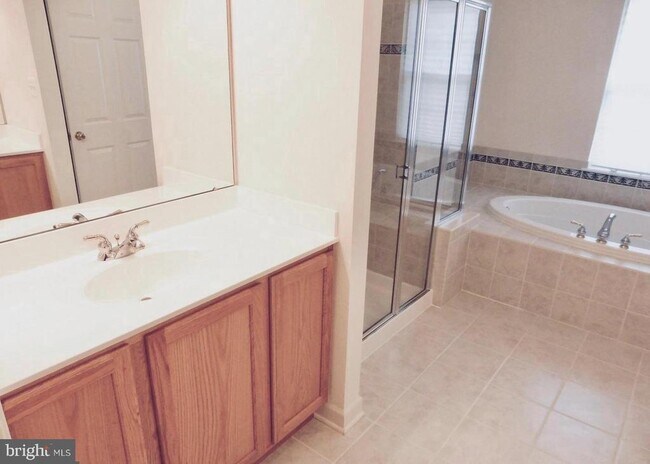 Building Photo - 4807 River Creek Terrace