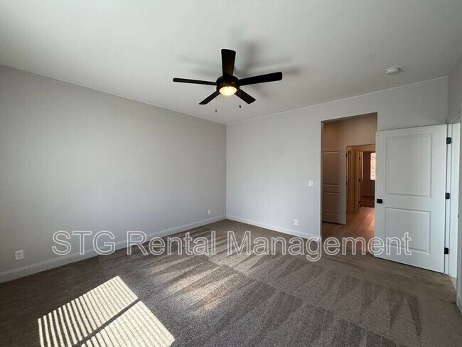 Building Photo - 840 Twin Lakes Dr