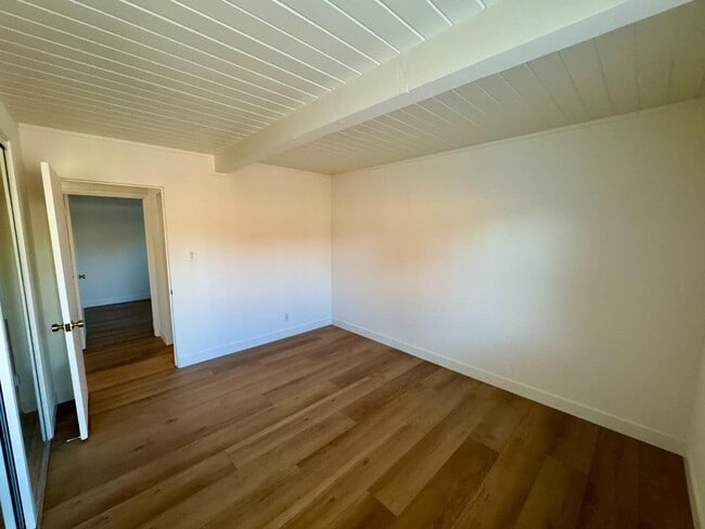 Building Photo - 554 Maple Ave