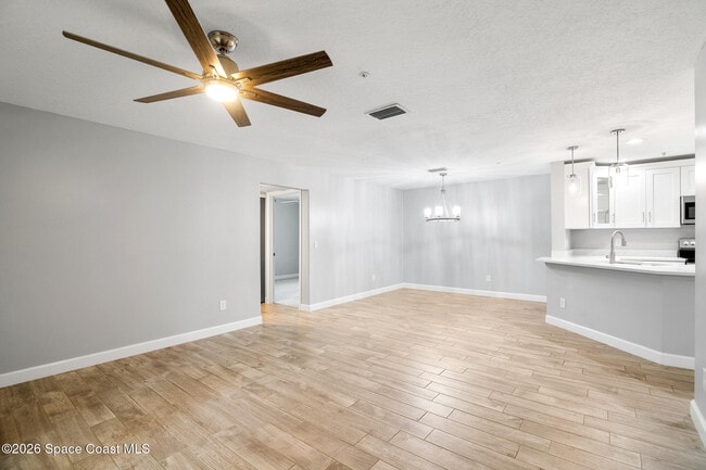 Building Photo - 7667 N Wickham Rd