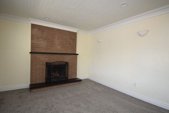 Building Photo - Remodeled 2 Bedroom Home in Salt Lake City!
