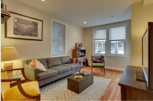 Building Photo - 1223 Orren St NE