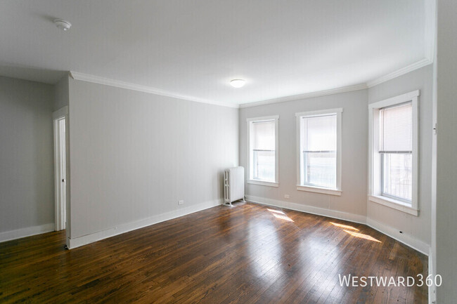 Building Photo - 1662.5 W Farwell Ave