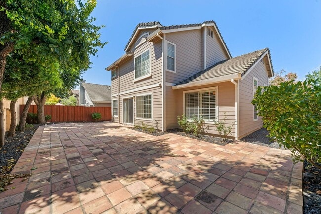 Building Photo - 3916 Promenade Way