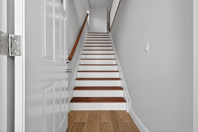 Building Photo - 40 E 5th St