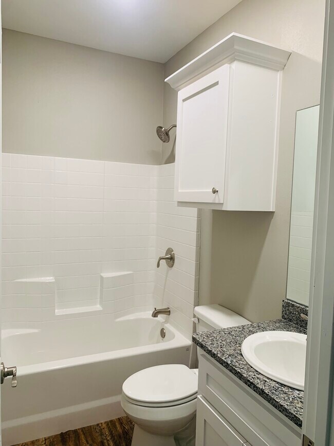 Building Photo - Chestnut (440)