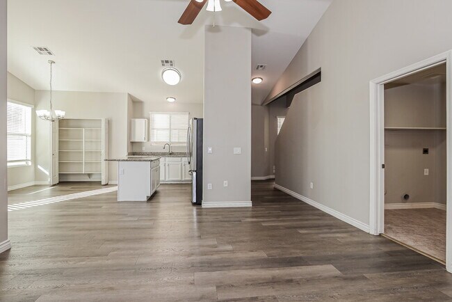 Building Photo - 13429 W Peck Dr