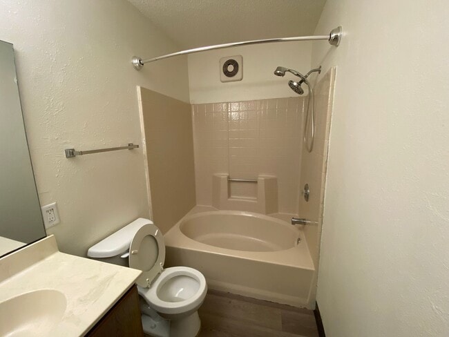 Building Photo - Spacious 3 bed, 1 bath West Fargo!