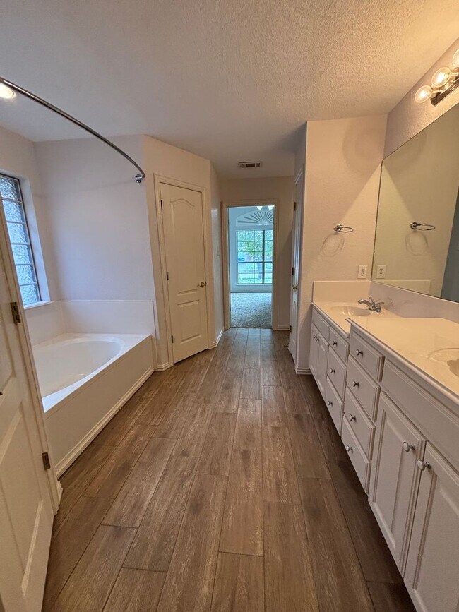 Building Photo - 1812 Colorado Ct