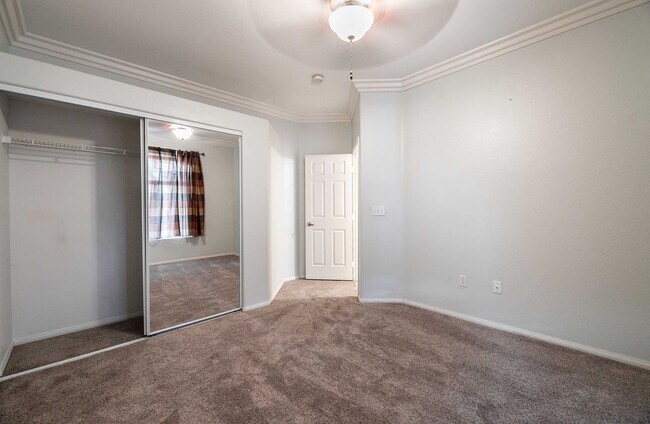 Building Photo - Cute 2 Bedroom Condo with 2 Car Garage located in a Guard Gated Community in Green Valley!