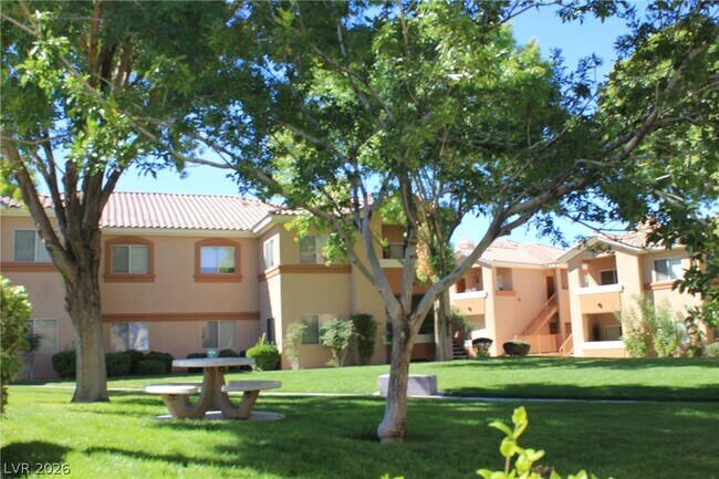 Building Photo - 1050 E Cactus Ave