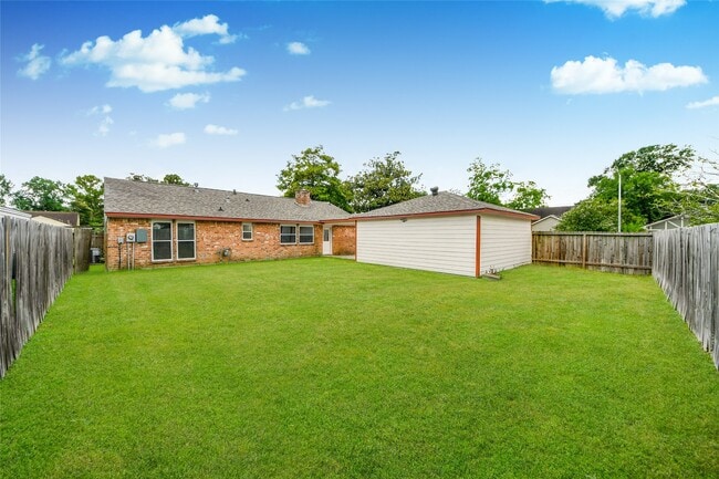 Building Photo - 15834 Fern Basin Dr