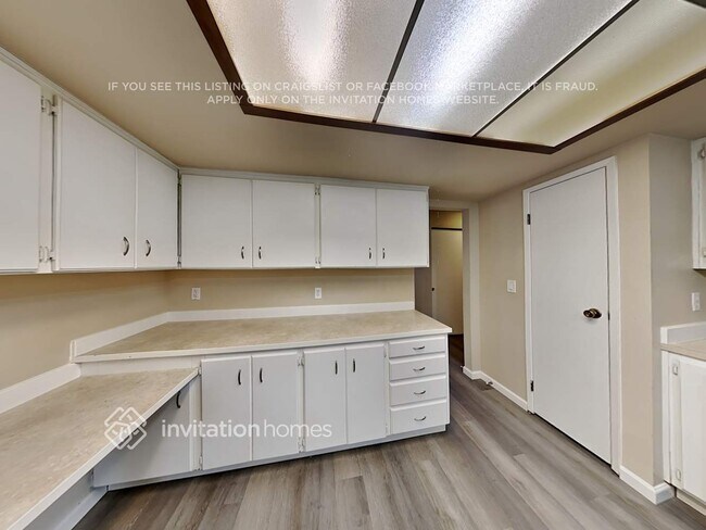 Building Photo - 28628 15th Ave S