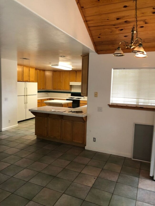 Building Photo - 6534 Del Playa Dr