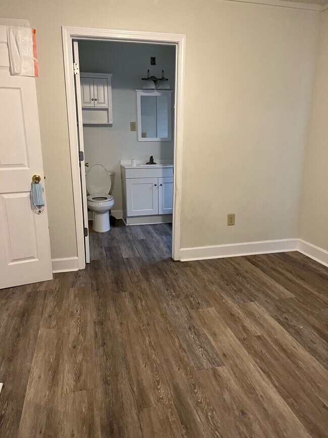 Building Photo - 239 Graham Ave