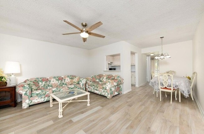 Building Photo - 99 Sussex E