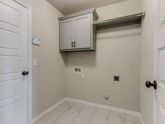 Building Photo - 644 Laurel Grv