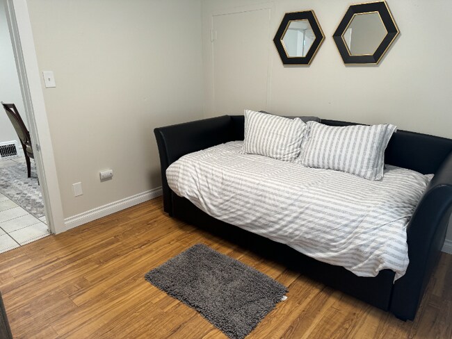 Building Photo - 206 W Myrtle St