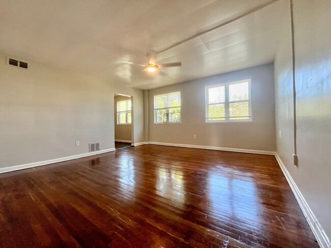 Building Photo - 810 Longfellow St NW